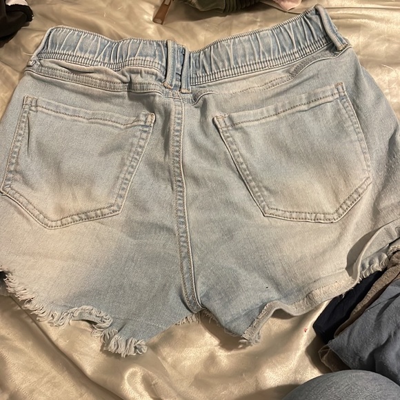 Shorts - Picture 3 of 3